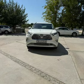 Toyota Highlander 2021