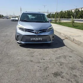 Toyota Sienna 2018