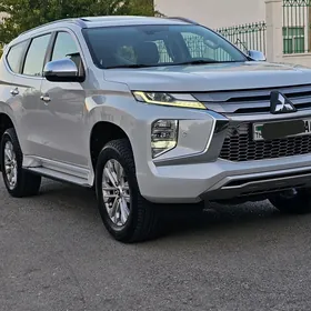 Mitsubishi Pajero 2020