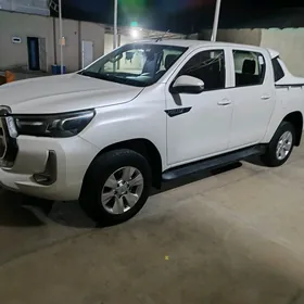 Toyota Hilux 2023