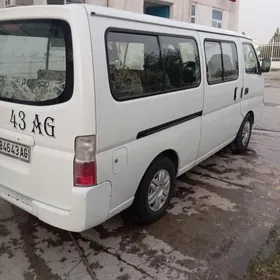 Nissan Urvan 2004