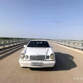 Mercedes-Benz E320 1996