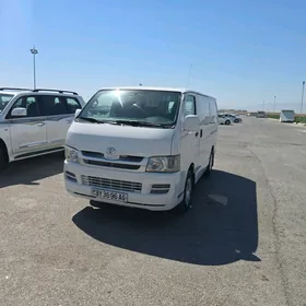 Toyota Hiace 2010