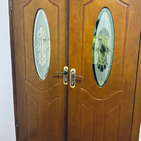 двери