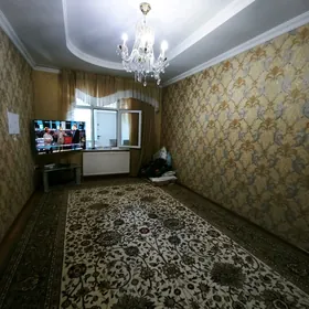 1 мкр 1 этаж 5 комнат.