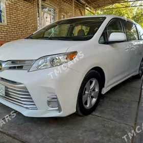 Toyota Sienna 2020