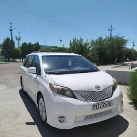 Toyota Sienna 2010
