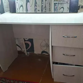 продаётся стол