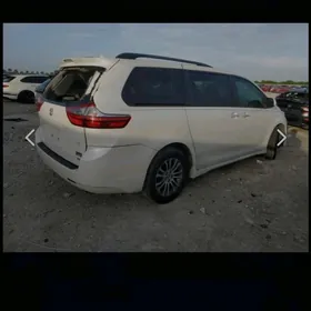 Toyota Sienna 2019