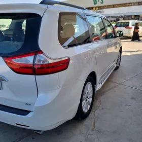 Toyota Sienna 2016