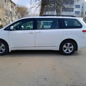 Toyota Sienna 2011
