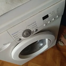стиральная машина    LG 5кг