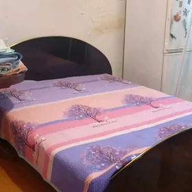 кровать