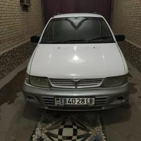 Mitsubishi Chariot 1994