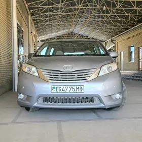 Toyota Sienna 2011