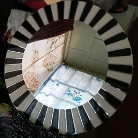 люстра и зеркало