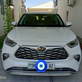 Toyota Highlander 2021