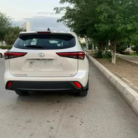 Toyota Highlander 2022