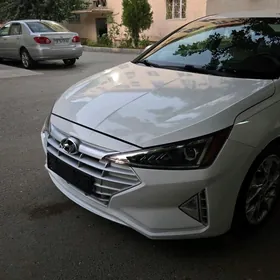 Hyundai Elantra 2020