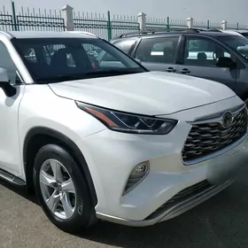 Toyota Highlander 2021
