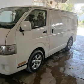 Toyota Hiace 2015
