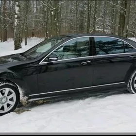 W221