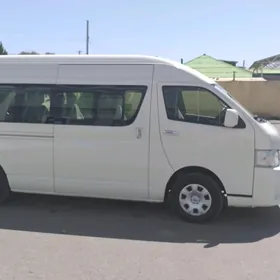 Toyota Hiace 2015