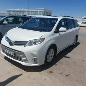 Toyota Sienna 2019
