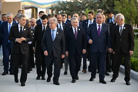 Высокопоставленные участники LLDC 3 посетили национальные павильоны стран ЦА