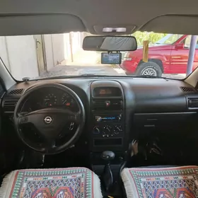Opel Astra 2004