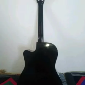 Akustik gitara