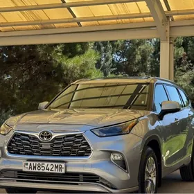 Toyota Highlander 2022
