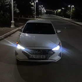 Hyundai Elantra 2020