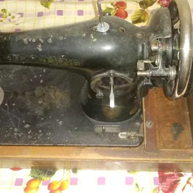 Швейная машинка