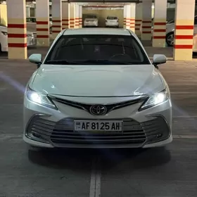 Toyota Camry 2021