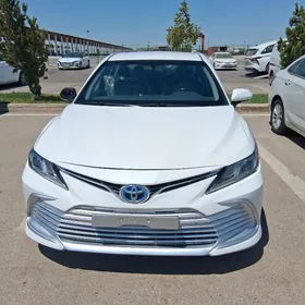 Toyota Camry 2021
