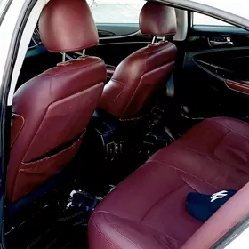 Hyundai Sonata 2011