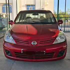 Nissan Versa 2011