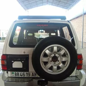 Mitsubishi Pajero 1993