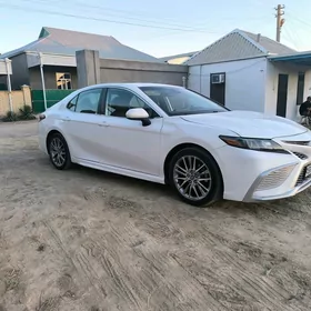 Toyota Camry 2021