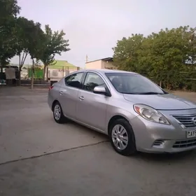 Nissan Versa 2012