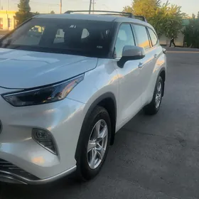 Toyota Highlander 2021