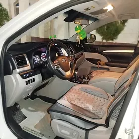Toyota Highlander 2019
