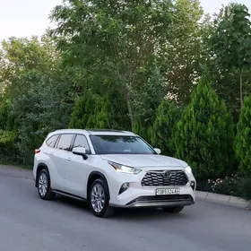 Toyota Highlander 2021