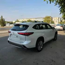 Toyota Highlander 2023