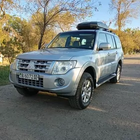 Mitsubishi Pajero 2013