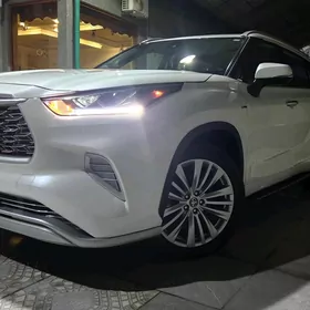 Toyota Highlander 2021