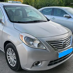Nissan Versa 2013