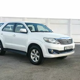 Toyota Fortuner 2012