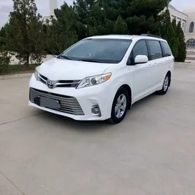Toyota Sienna 2018